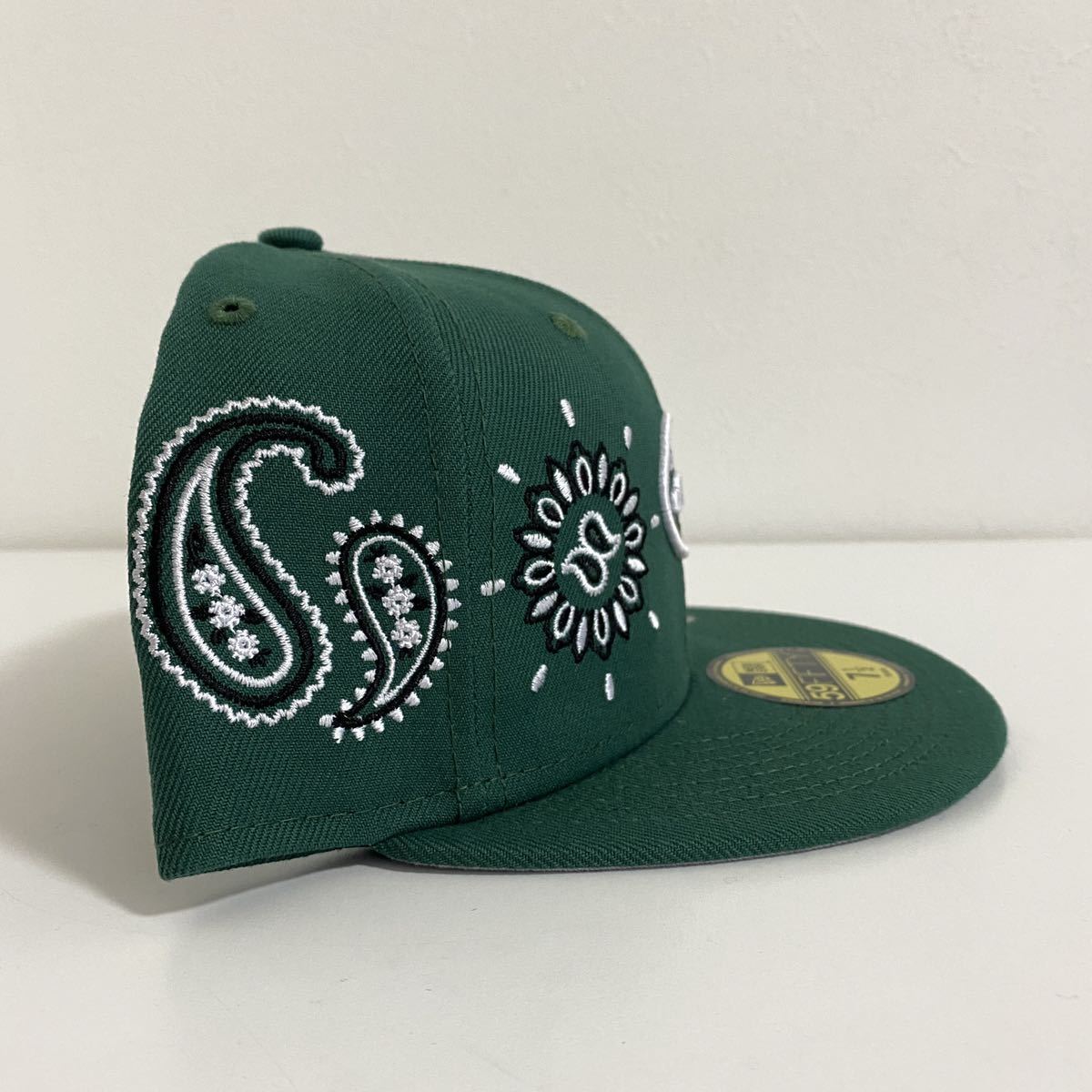 新品 New Era ツバ裏グレー NY Jets Bandana Green Cap Grey Under Visor 7 1/2 59.6 ニューエラ ジェッツ バンダナ ペイズリー キャップ