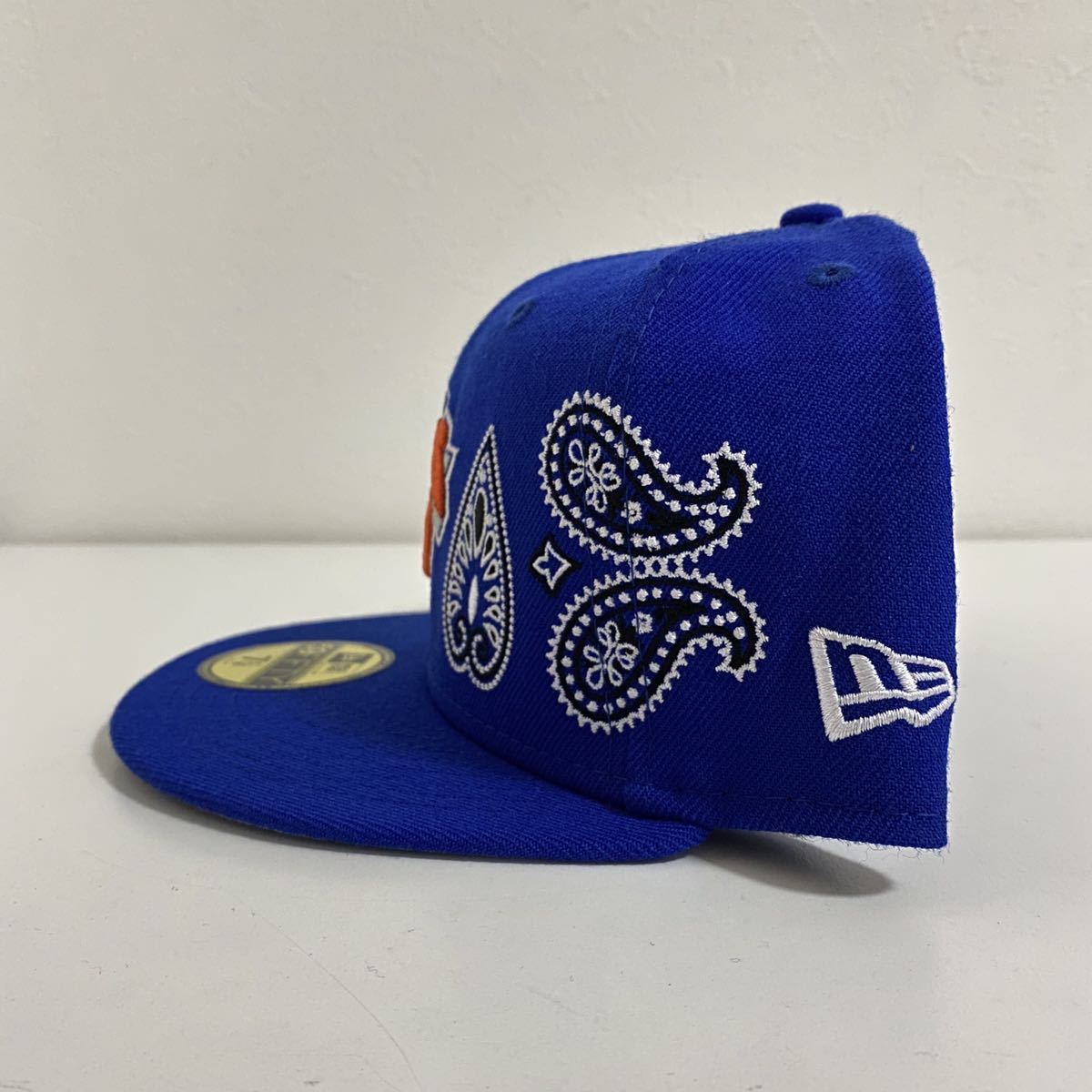 新品 New Era ツバ裏グレー NY Knicks Bandana Blue Cap Grey Under