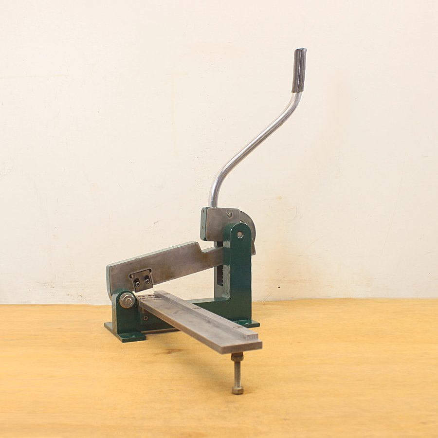  hand pushed . type manual cutting machine blade width 4cm* Manufacturers, pattern number unknown 