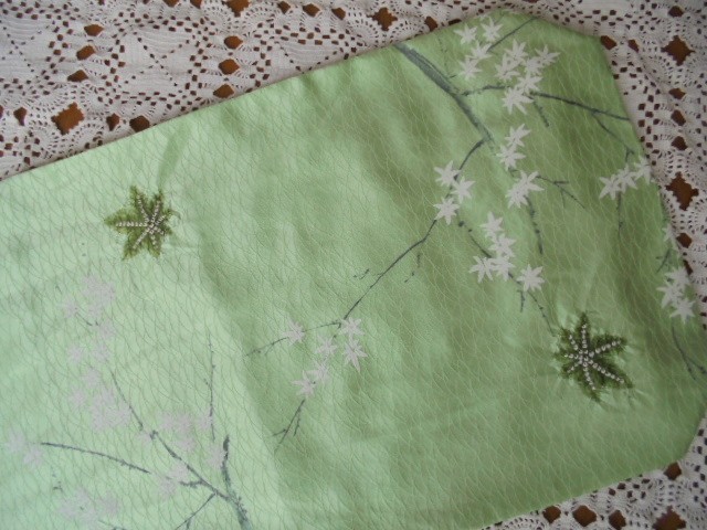 三味線＜長袋＞薄いグリーンの正絹着物のリメイク_画像4