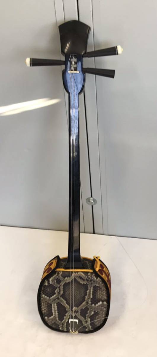 441020093 三味線 弦楽器 和楽器 楽器 沖縄 琉球 蛇 沖縄三線 音楽 www