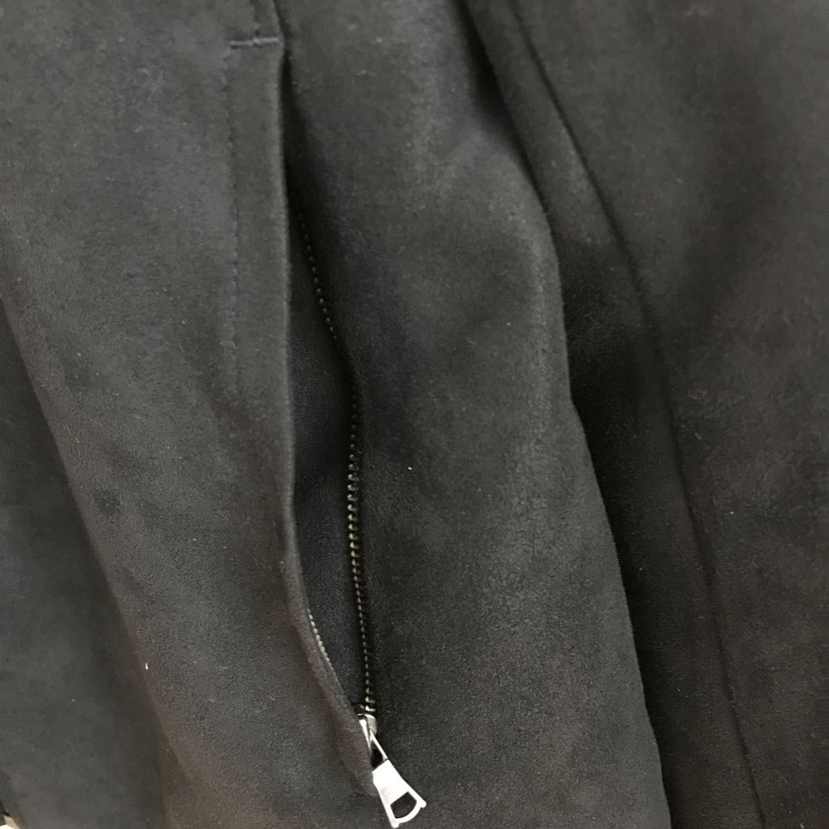 黒いスエードジャケット
