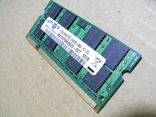 SAMSUNG 2GB PC2-6400 200Pin SODIMM 16チップ メモリ_画像1