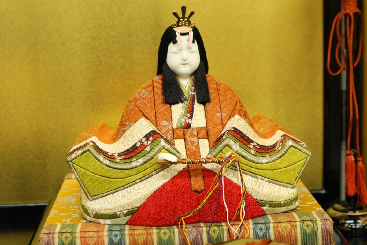 真多呂 作 「桃山雛」 古今人形 木目込雛人形 五段十五人飾 専用飾台 親王雛 三人官女 五楽人 随臣 仕丁 日本人形 節句人形 三月人形_画像3