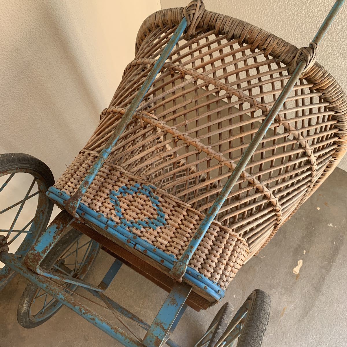 乳母車 昭和レトロ 手押し車 アンティーク ヴィンテージ 籐 かご ベビーカー