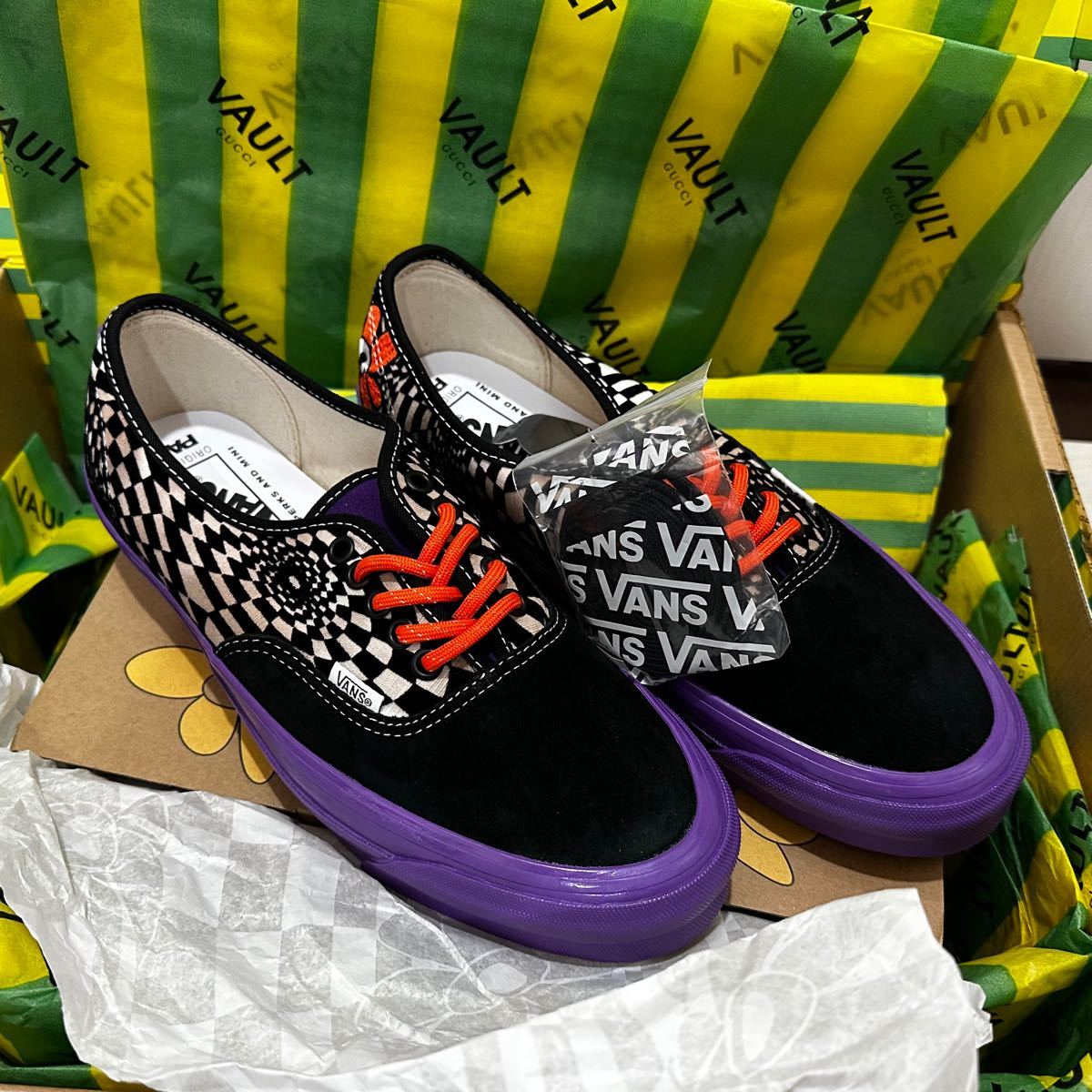 国内最安値！ VANSレザースリッポン 新品 Gucci 白 vans 27cm VAULT