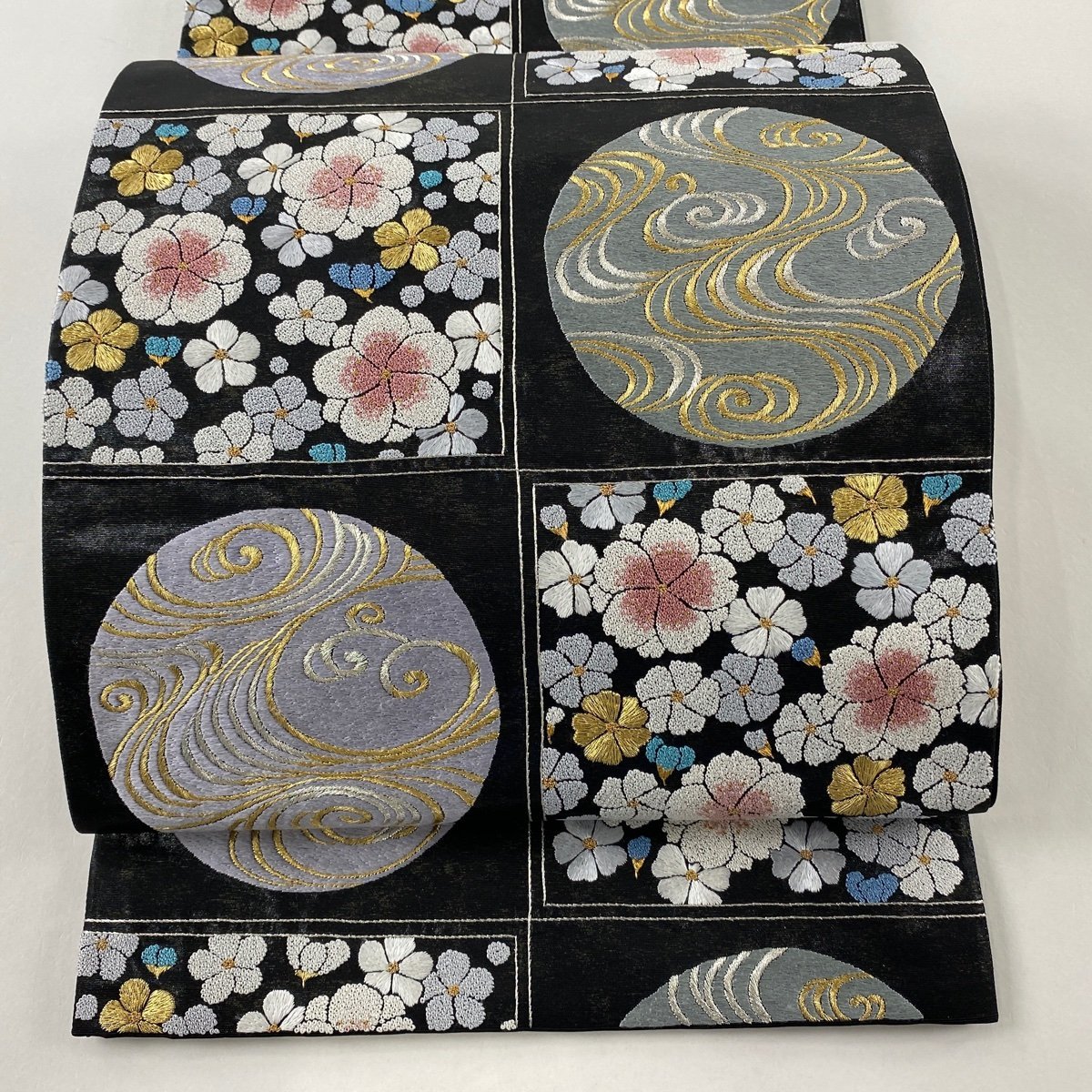 競ナビ】袋帯 美品 逸品 桜 流水 金糸 相良刺繍 黒 六通 正絹 【中古