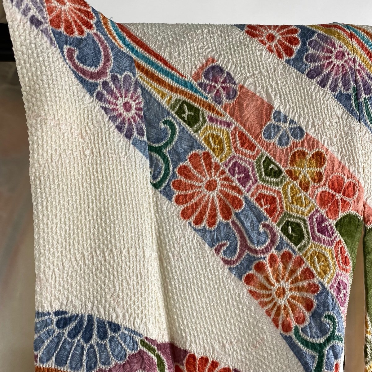 振袖 美品 逸品 菊唐草 青海波 総絞り 白 袷 身丈159cm 裄丈65.5cm M