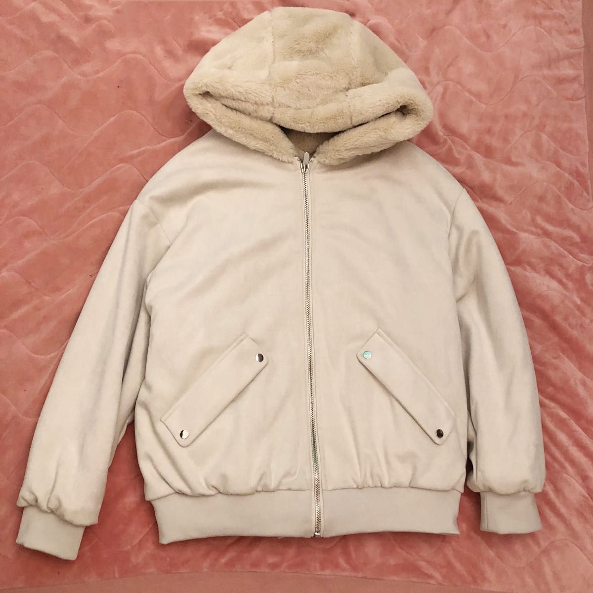 ZARA リバーシブルボンバージャケット エクリュ M ファー ZARA リバーシブルボンバージャケット エクリュ M ファー