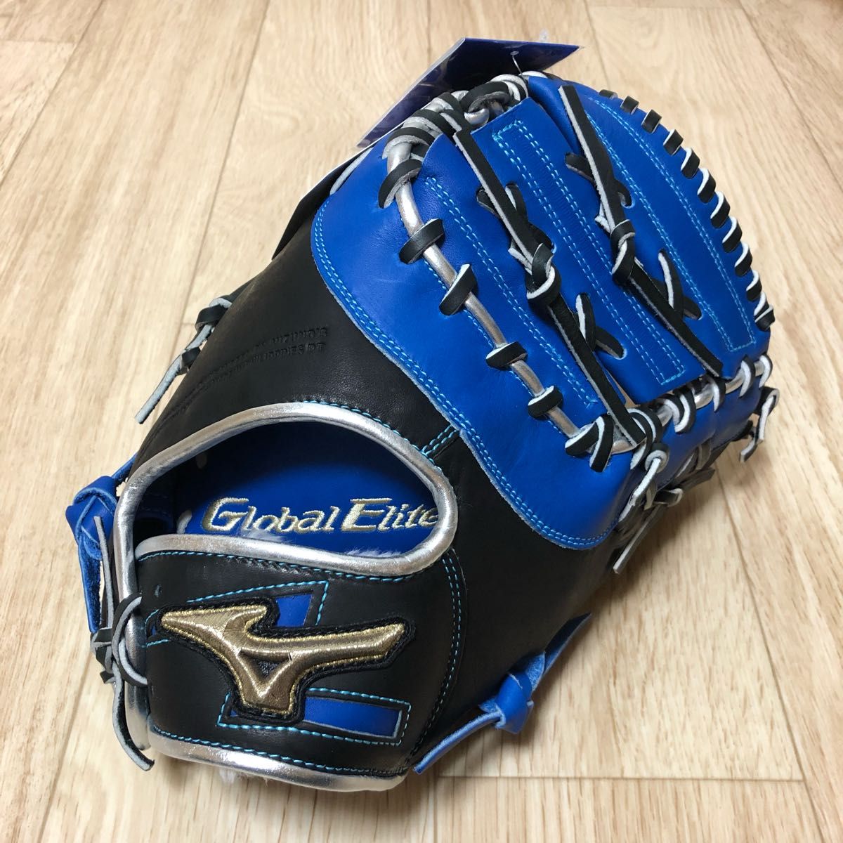大人も着やすいシンプルファッション ミズノ軟式一般用ファースト