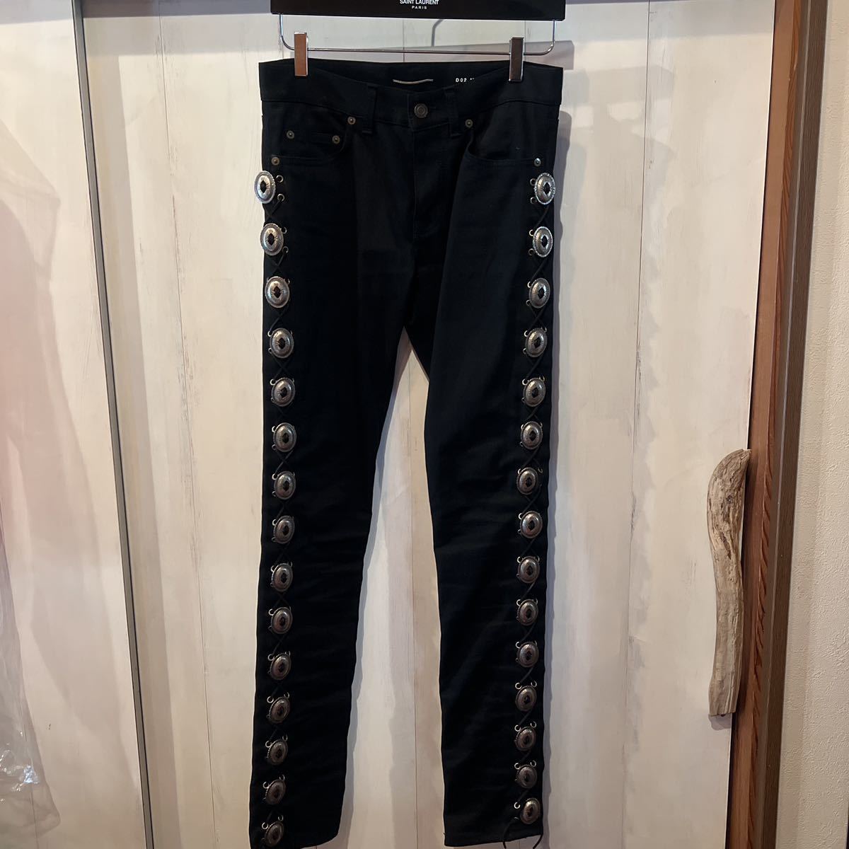 【新品】15SS SAINT LAURENT PARIS HEDI SLIMANE コンチョ ブラックスキニージーンズ　ボヘミアン　サンローラン　エディスリマン　W28_画像1