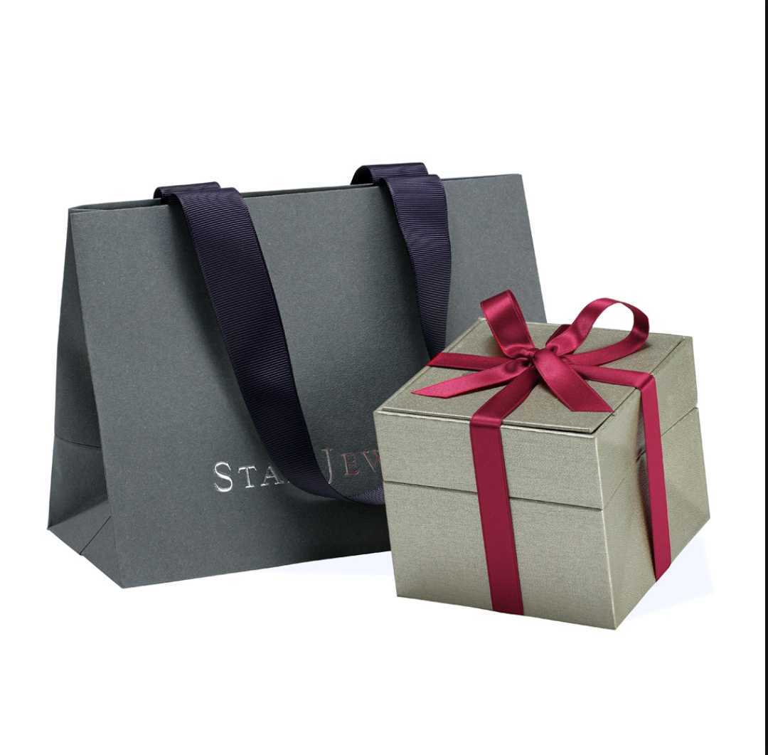 STARJEWELRY スタージュエリー クリスマス限定腕時計 2022 STARJEWELRY スタージュエリー クリスマス限定腕時計 2022