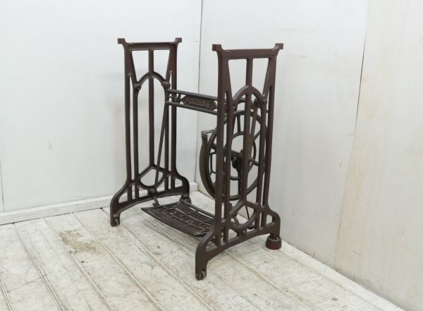 FUKUSUKEfkske sewing machine pair legs legs part only iron remake raw materials working bench table stand for flower vase etc. \'No1901