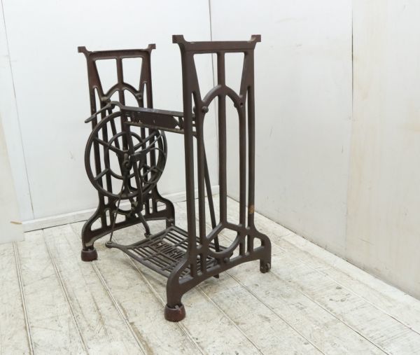 FUKUSUKEfkske sewing machine pair legs legs part only iron remake raw materials working bench table stand for flower vase etc. \'No1901