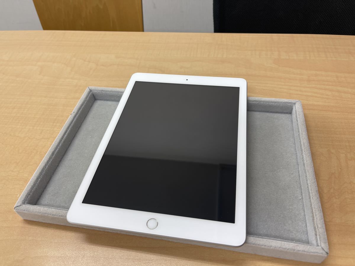 Apple iPad 第6世代 Wi-Fi 32GB シルバー 中古品_画像9