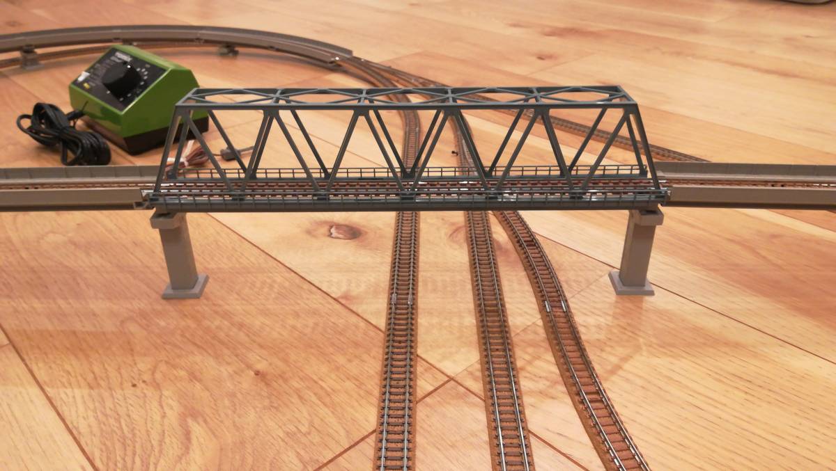 Nゲージ】1畳サイズの多階層 複線高架 立体交差レイアウト【鉄道