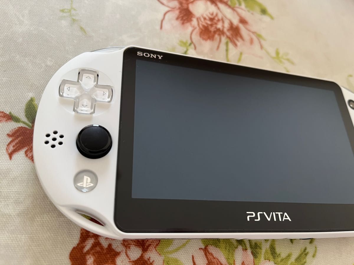 PS Vita PCH-2000 グレイシャー ホワイト　極美品