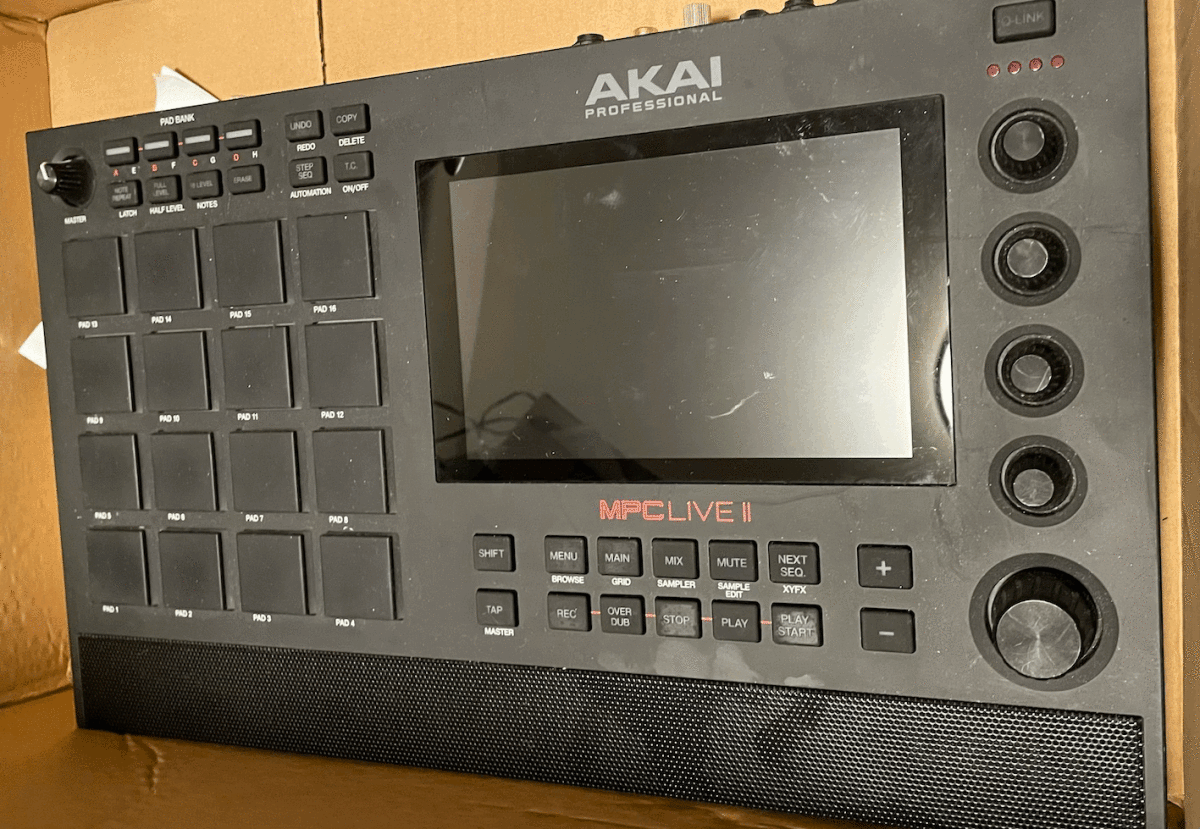 AKAI MPC LIVE 2 美品 リズムマシン サンプラー | pp-drbogor.sch.id