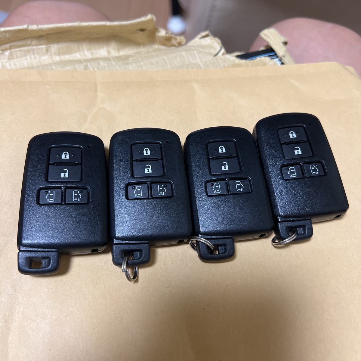 トヨタ純正 スマートキー 両側パワースライド 2個セット 4ボタン !!!専用!!!!トヨタ 4つボタン ヴォクシー・ヴェルファイア等スライド
