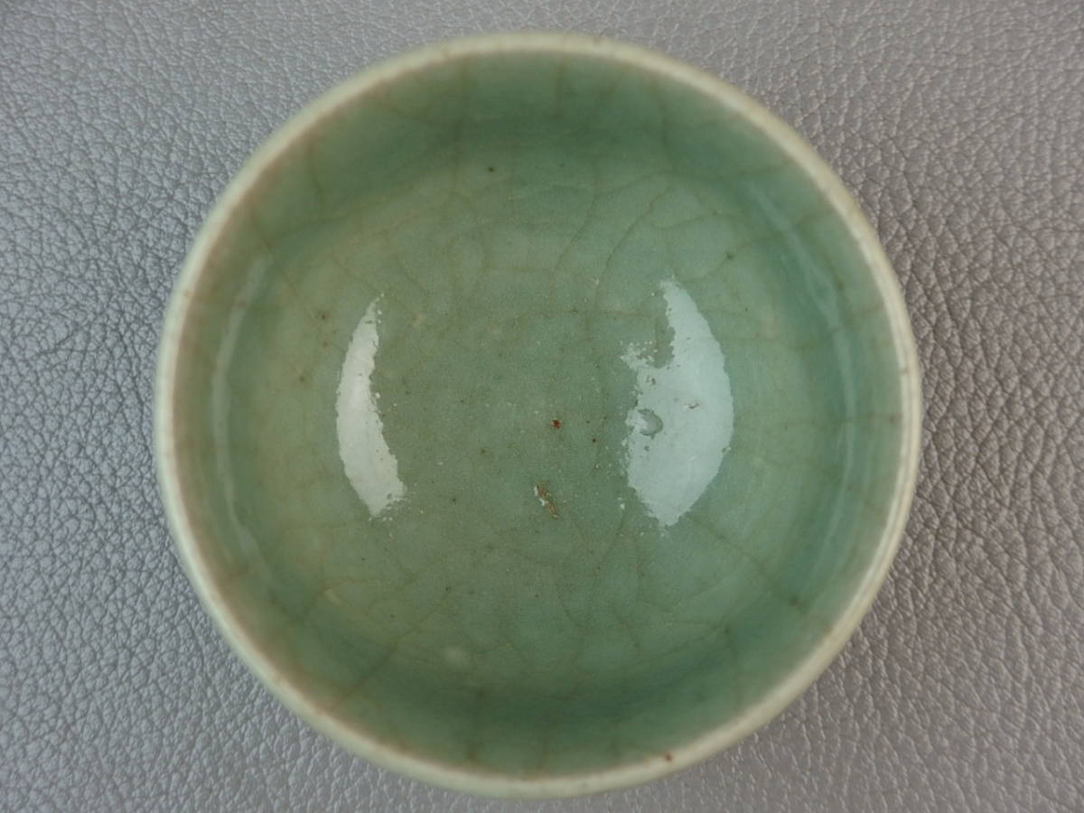 骨董・茶道具】☆中国古玩 明時代青磁ぐい呑 盃 dq077vl 酒杯 酒器 七