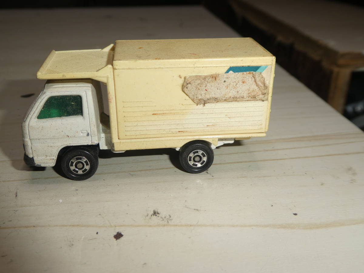 TOMICA/トミカ No.32.38 ISUZU ELF エルフ MADE IN JAPANの画像2