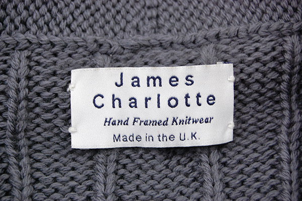 定価￥24,200 美品 英国製 ジェームスシャルロット JAMES CHARLOTTE ブリティッシュウール100％ ケーブル編みチルデンニットセーター/38_画像2