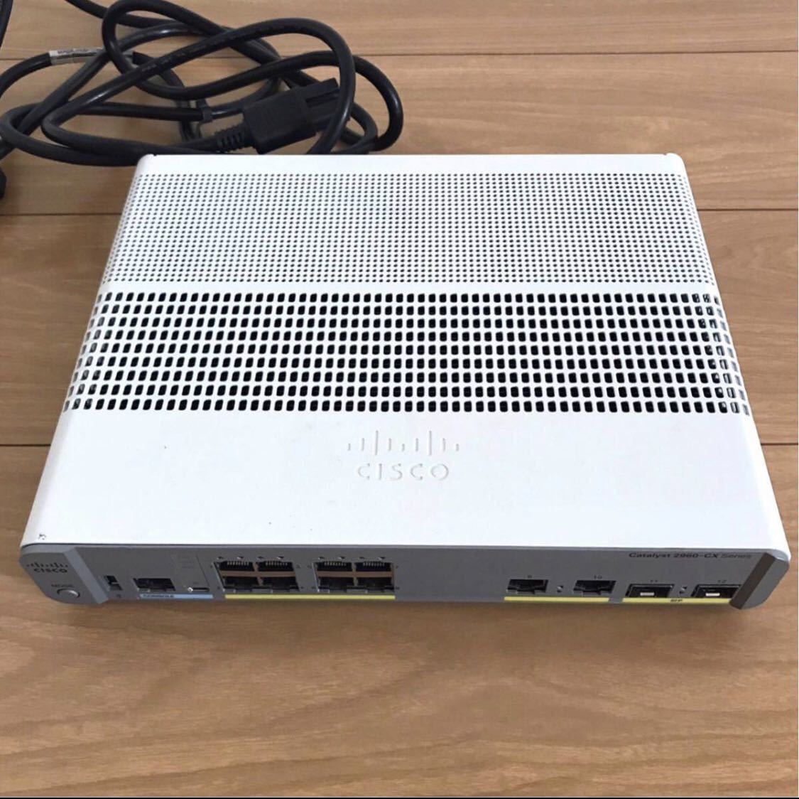 Ciscoシスコ Switch Catalyst2960CXシリーズ 【型番 WS-C2960CX-8TC-L】 VPNルーター シスコ スイッチ コンピュータ 【通電確認】_画像1