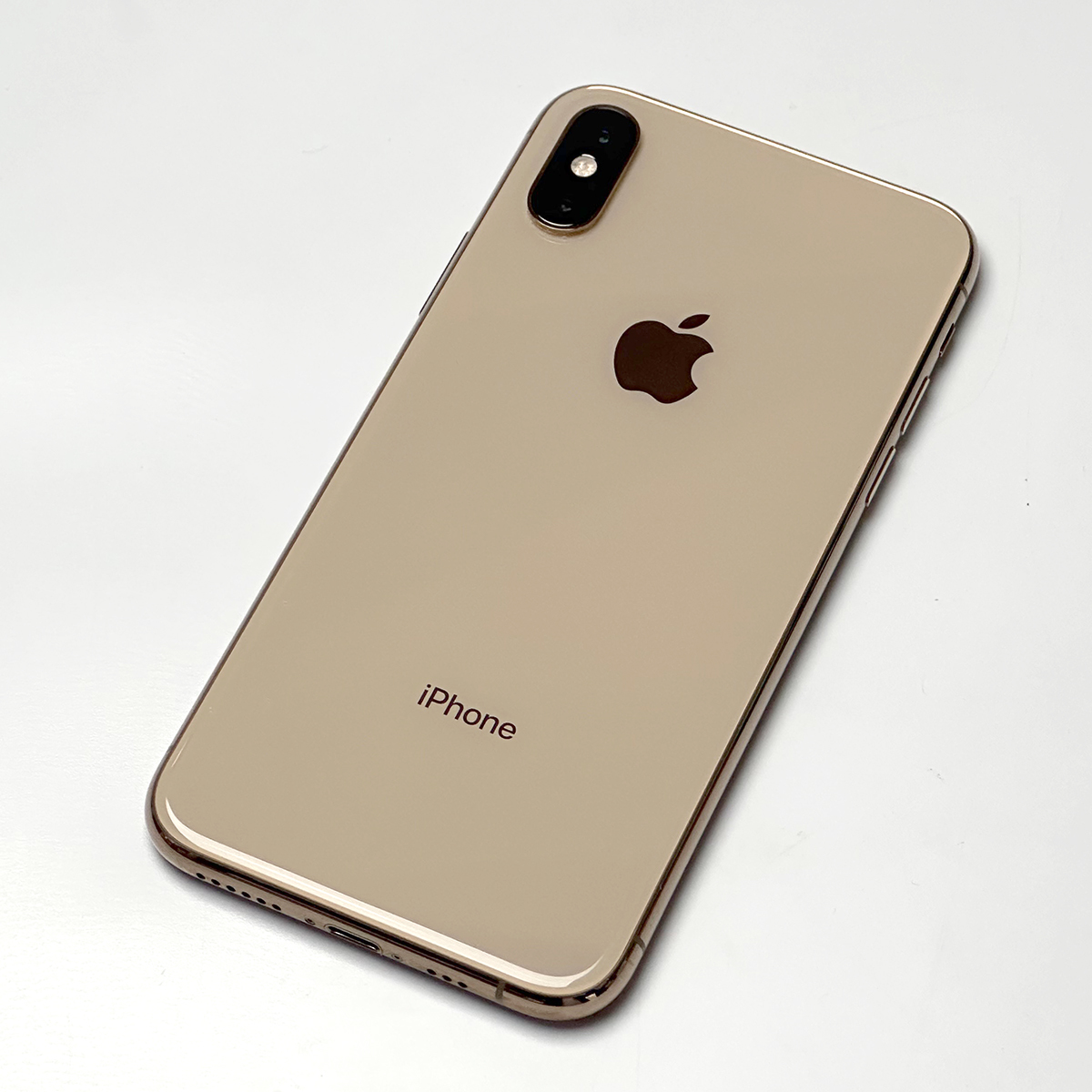 iPhoneXS 64GB au ゴールド 新品バッテリ－ 専用フィルム付き-