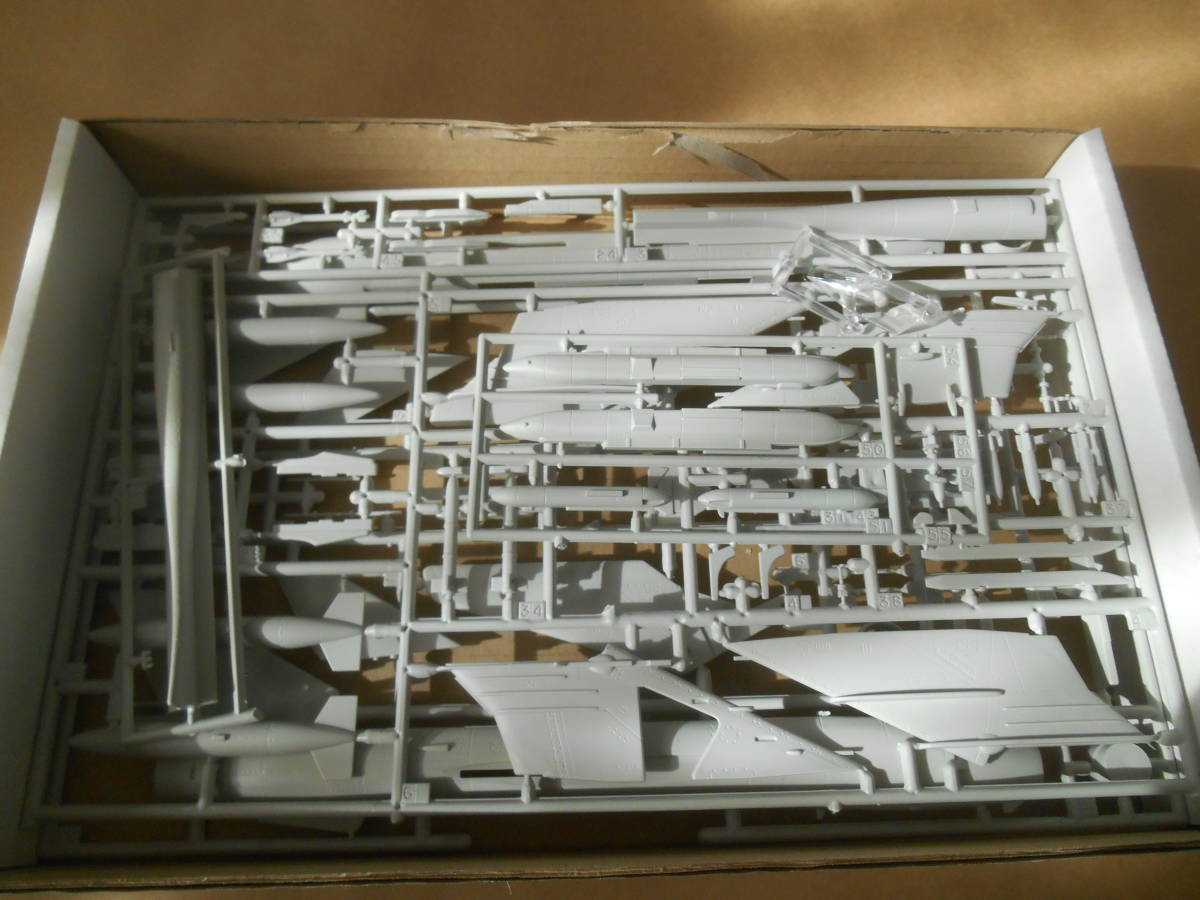 [全国一律送料340円込]【訳あり】1/72 ミスターモデル スホーイ Su-17m3R フィッター偵察機_画像2