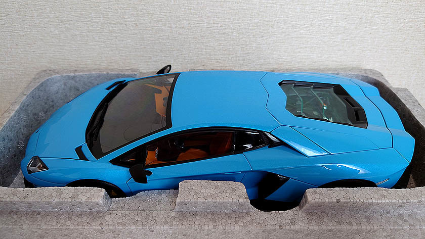 愛用 美品 オートアート1 18 ランボルギーニ アヴェンタドール LP720-4