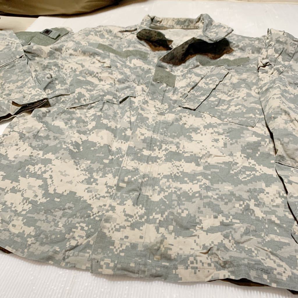 米軍放出品　実物　アメリカ陸軍　ACUデジタルカモ迷彩　コンバットジャケット MーR 中古_画像2