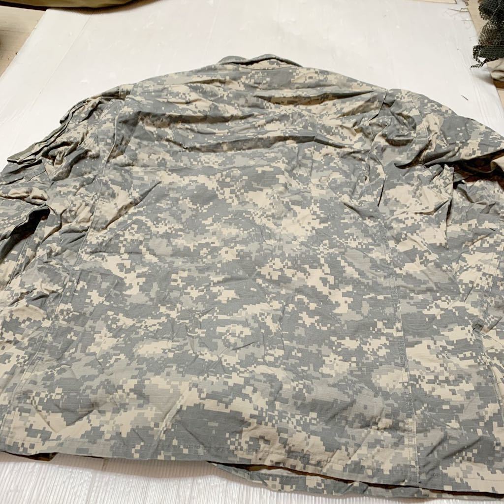 米軍放出品　実物　アメリカ陸軍　ACU デジタル迷彩　コンバットジャケット MーR 中古_画像2