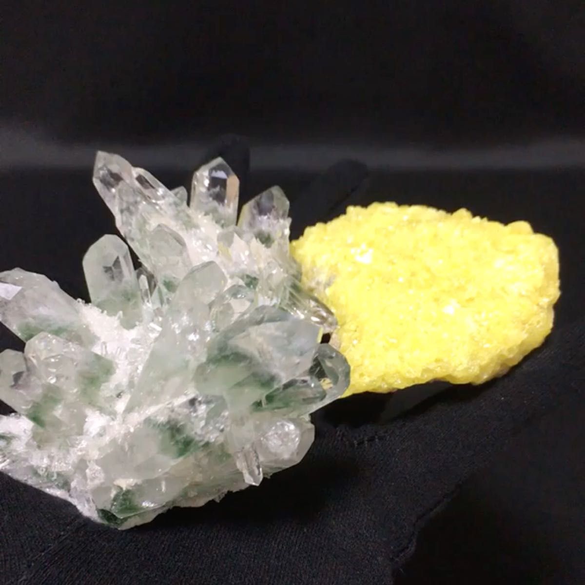 原石2個セット グリーンクォーツクラスター(緑水晶)・サルファー(硫黄)