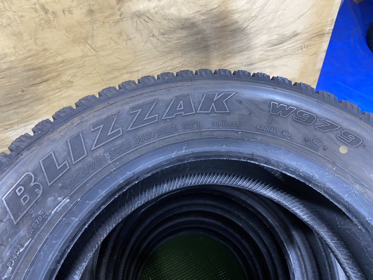 215/7017.5 LT 118/116 BS BLIZZAK W979 2021年9mm 6本セット