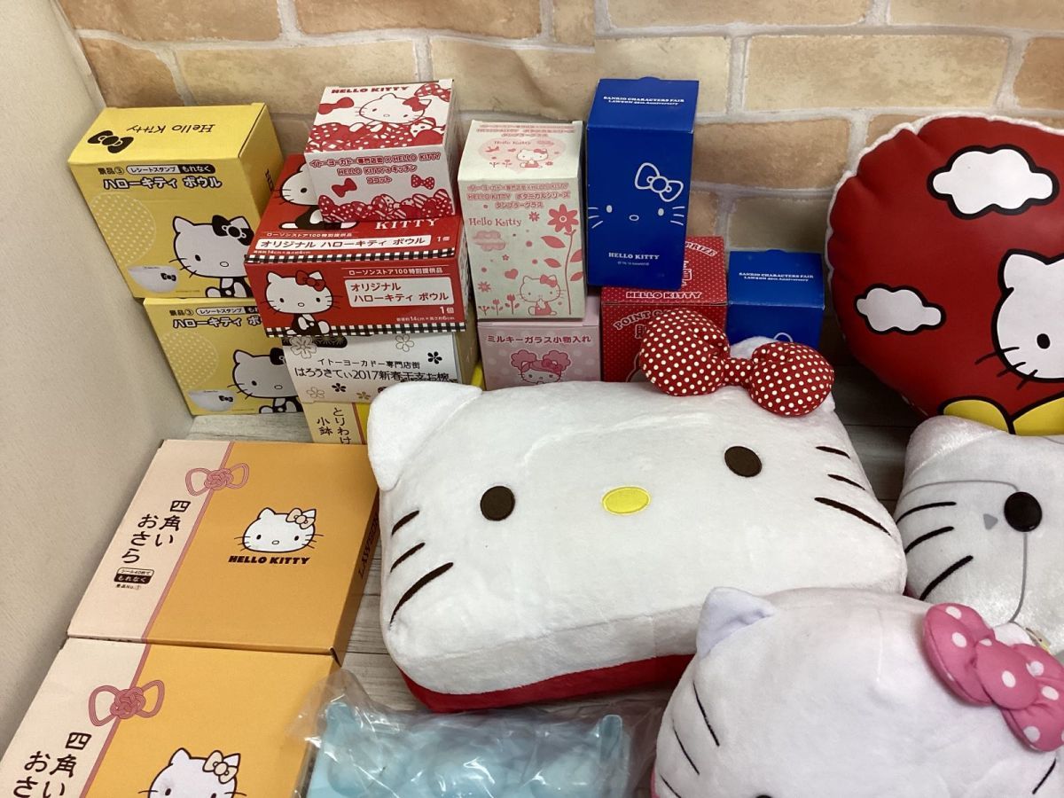 [ включение в покупку не возможно / текущее состояние ] Sanrio товары Hello Kitty продажа комплектом ... миска подушка большая сумка копилка др. 