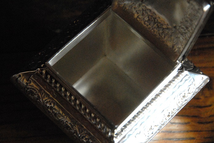 アンティーク １８９６年 純銀製 小さくて美しいティーキャディー