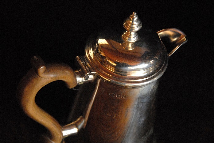 アンティーク　１９３８年 純銀製 スタイリッシュなコーヒーorティーポット(n-2) 【郵パック発送　送料無料】_画像5