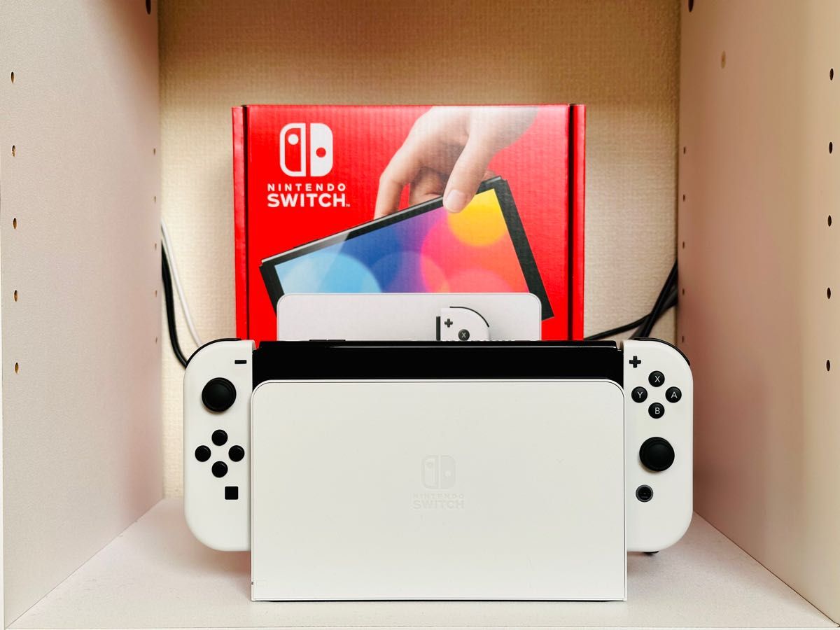 【超美品】使用期間半月　Nintendo Switch 本体　有機ELモデル　ホワイト　2023年11月までメーカー保証有り