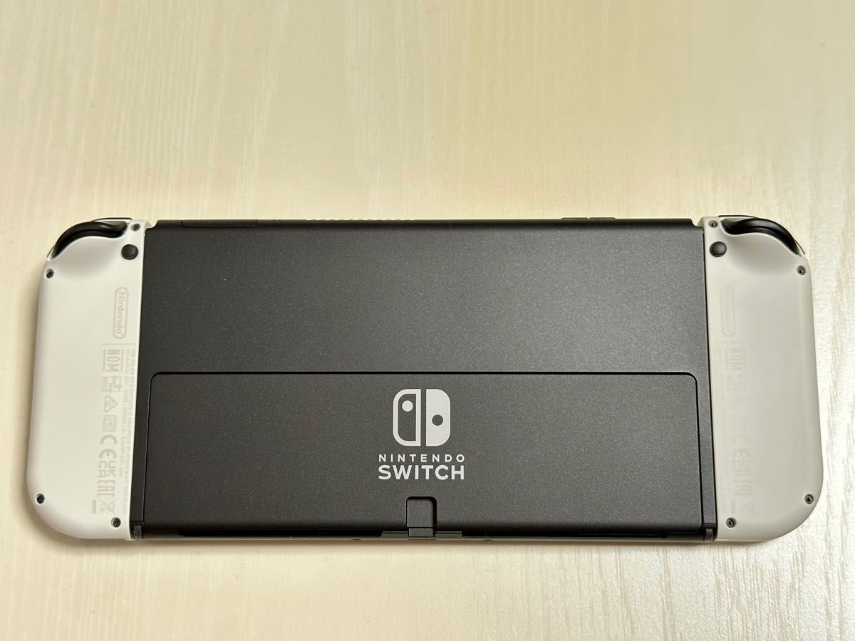 【超美品】使用期間半月　Nintendo Switch 本体　有機ELモデル　ホワイト　2023年11月までメーカー保証有り