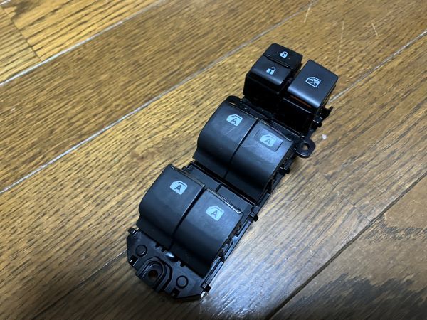カローラクロス RAV4 パワーウィンドウ 光る スイッチ ヤリスクロス カローラクロス RAV4 パワーウィンドウ 光る スイッチ ヤリスクロス