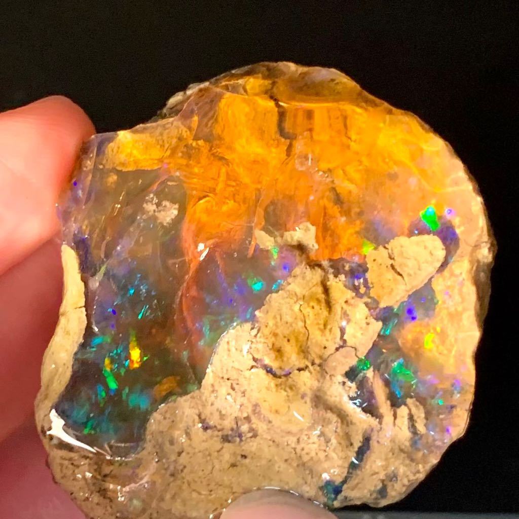 ブランデーカラーにめちゃゴージャス遊色巨大オパール原石225ct/鉱物標本