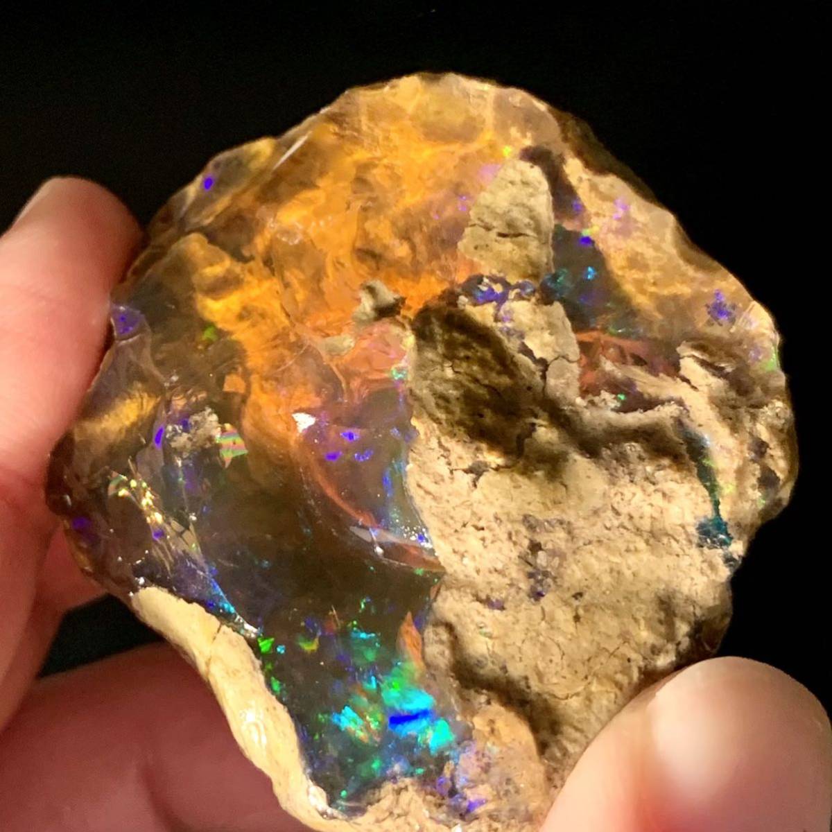 ブランデーカラーにめちゃゴージャス遊色巨大オパール原石225ct/鉱物標本