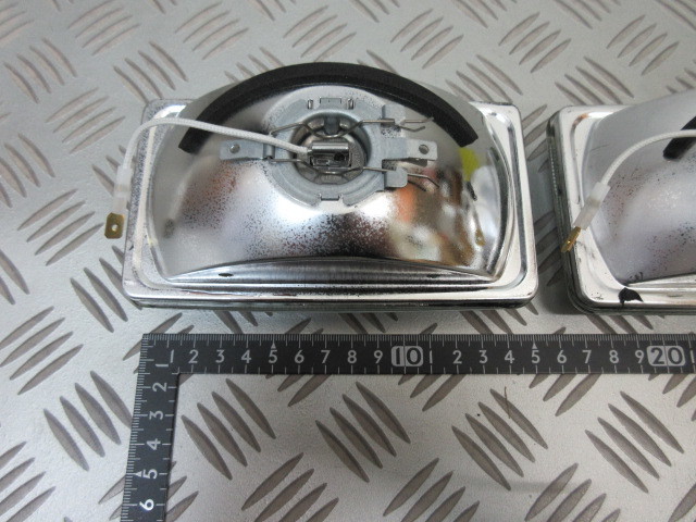 63211468127.UROparts made foglamp pr NEW 1975-1989 BMW old car 320.635 1981-1993 Volvo 240 series old car 