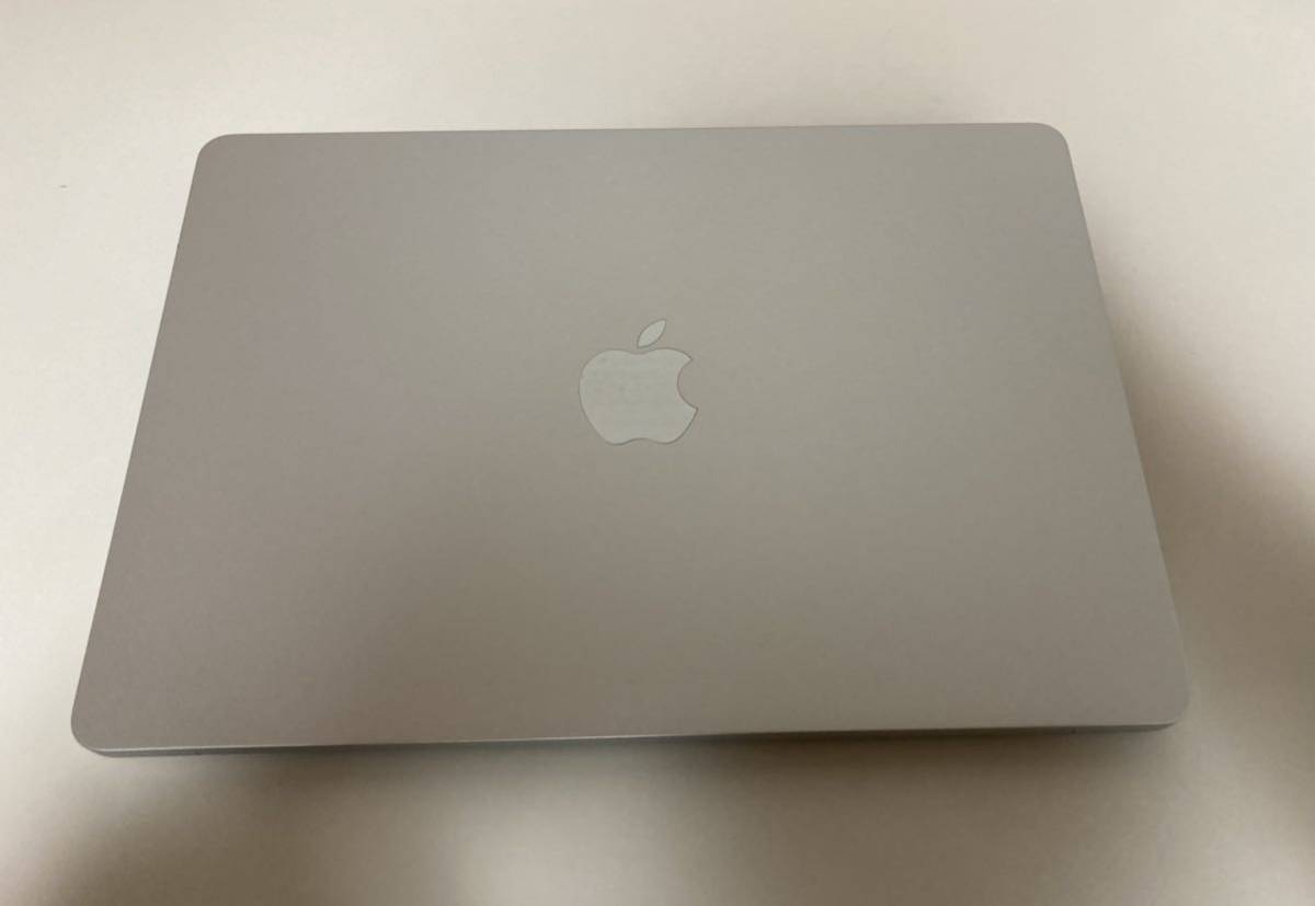 Mac book air M2 未使用 13インチ