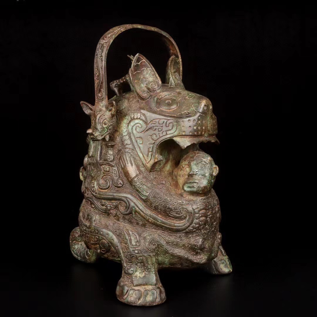 ◆旧蔵◆古美術 中国古玩　西周時期　古銅製　青銅器　銘文虎食人提梁壼　置物 擺件 古賞物　時代物 AT17