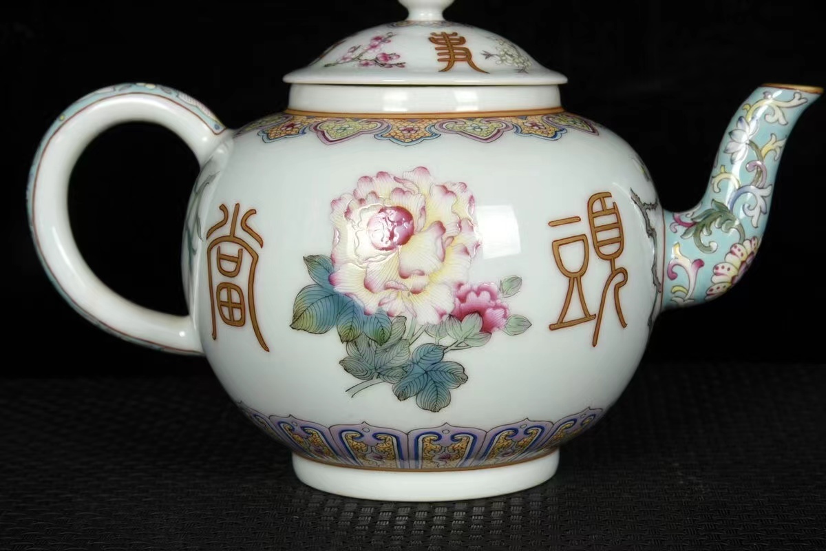 ◆旧蔵◆古美術 中国古玩 大清乾隆年製款　粉彩牡丹花卉紋茶壷　時代物 T16_画像7