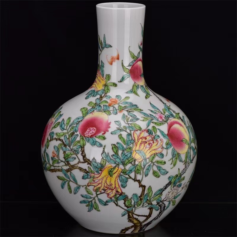 ◆旧蔵◆古美術 中国古玩 大清乾隆年製款 粉彩九桃紋天球瓶　時代物　A35