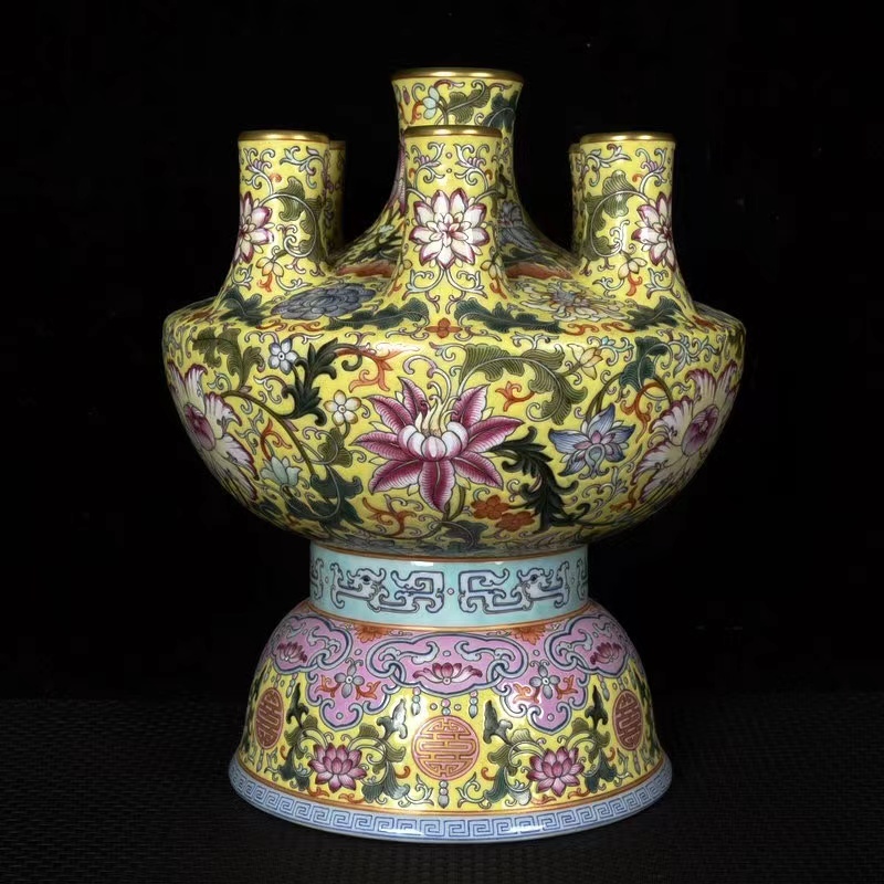 ◆旧蔵◆古美術 中国古玩 大清乾隆年製款　琺瑯彩　描金　黄地纏枝蓮　七管瓶　時代物 T16