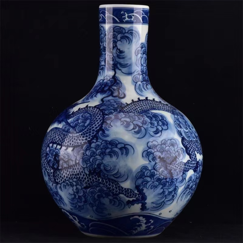 ◆旧蔵◆古美術 中国古玩 大清乾隆年製款　青花　雲龍紋天球瓶　時代物　A35_画像2