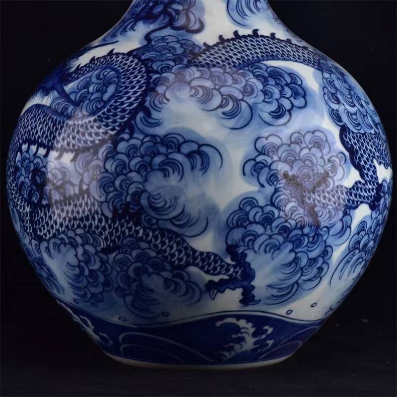 ◆旧蔵◆古美術 中国古玩 大清乾隆年製款　青花　雲龍紋天球瓶　時代物　A35_画像6